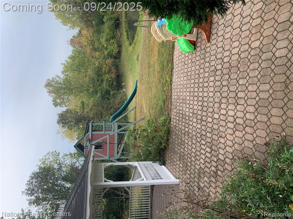 40560 Deer Creek Drive, Canton, MI 48188 — Photo 9