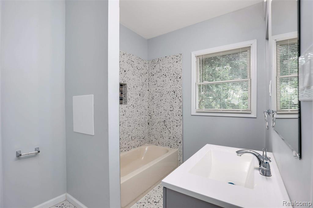 534 Trowbridge Street, Detroit, MI 48202 — Photo 12