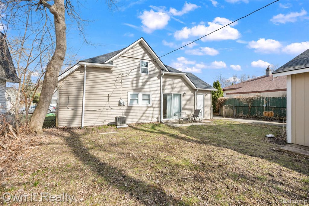 469 LAKESIDE Drive, Waterford, MI 48328 — Photo 6