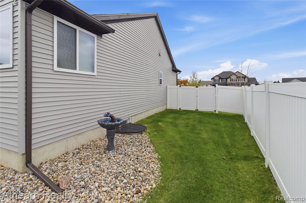 8197 Hidden Cove Court, Grand Blanc, MI 48439 — Photo 16