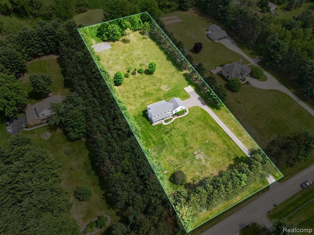2724 Ore Valley Drive, Hartland, MI 48353 — Photo 62