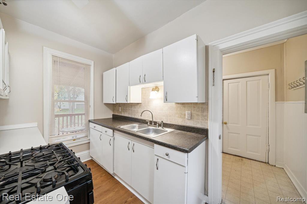 95 N WASHINGTON Street, Oxford, MI 48371 — Photo 17