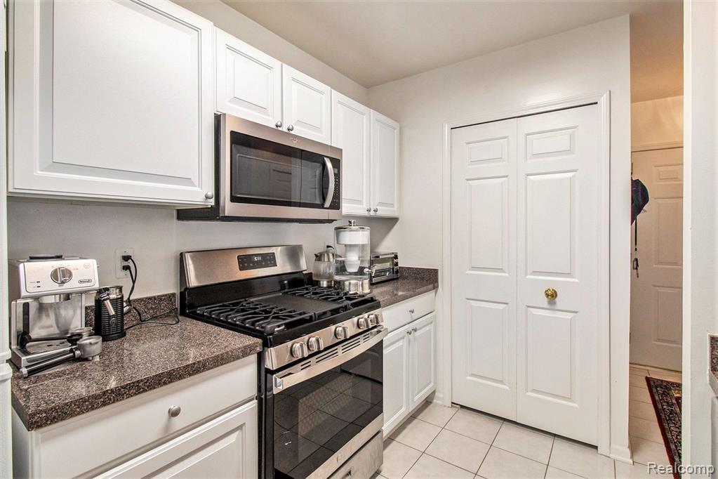 2808 S Knightsbridge Circle, Ann Arbor, MI 48105 — Photo 21