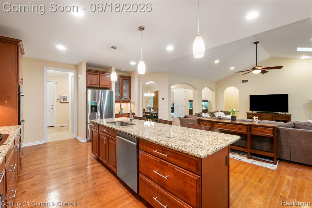 34225 Thornbrook Drive, Farmington, MI 48335 — Photo 18