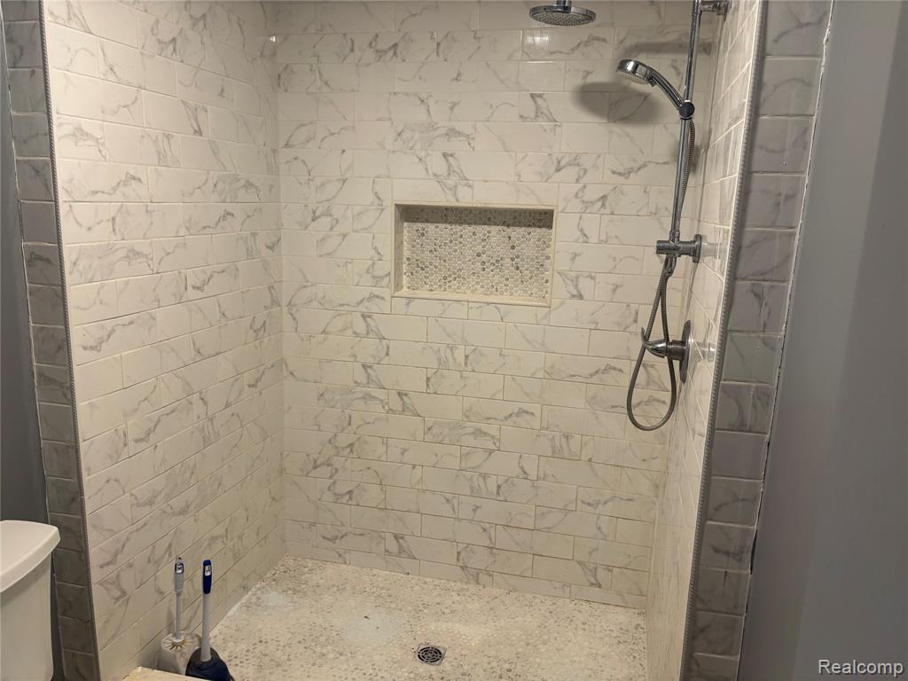 110 Oakland Street, Milford, MI 48381 — Photo 10
