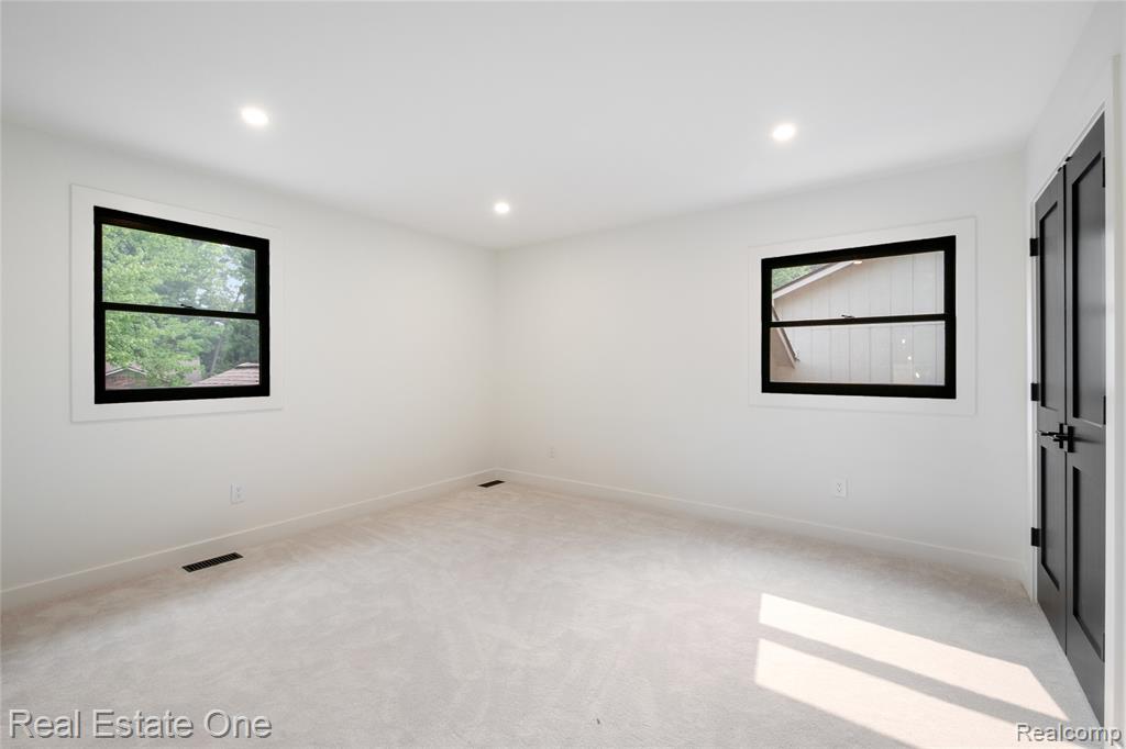 5584 N Adams Way, Bloomfield Hills, MI 48302 — Photo 37