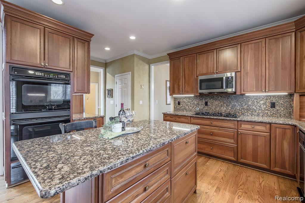 7252 Autumn Hill Drive, West Bloomfield, MI 48323 — Photo 22