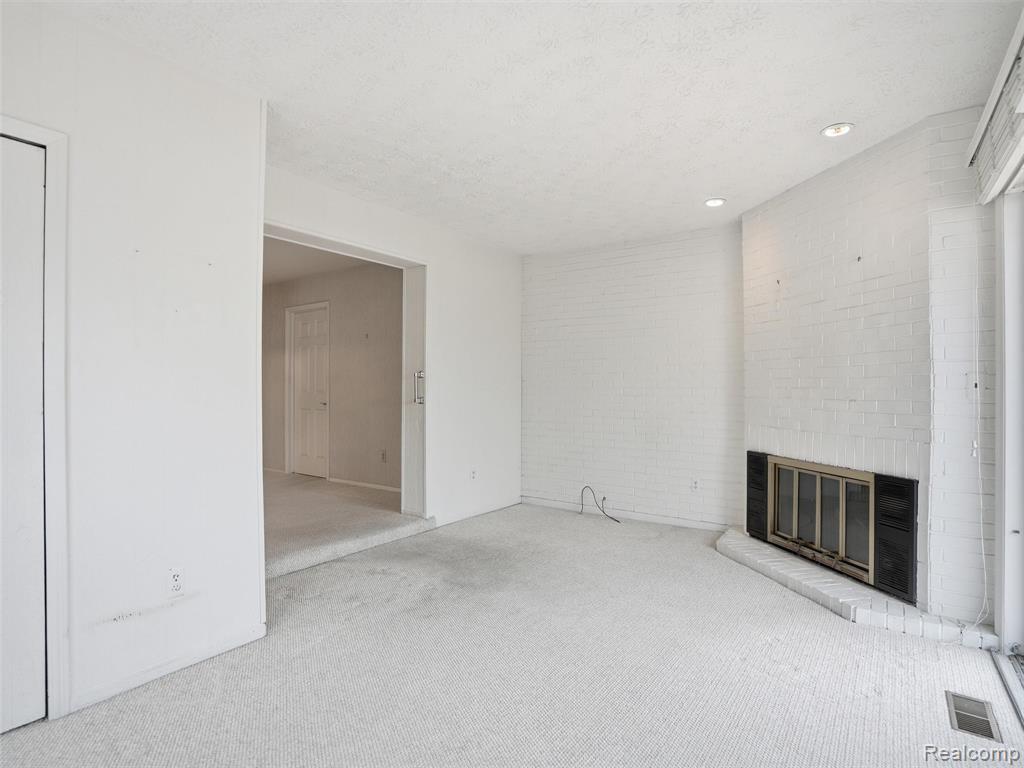 7697 Carrousel Boulevard, Westland, MI — Photo 27