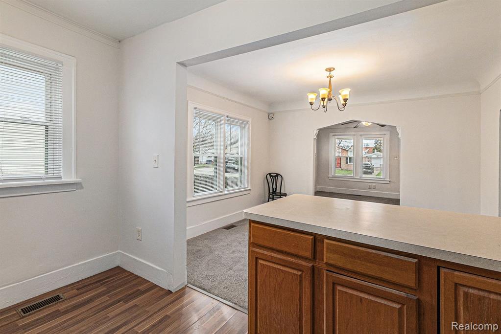 5402 Croissant Street, Dearborn Heights, MI 48125 — Photo 12