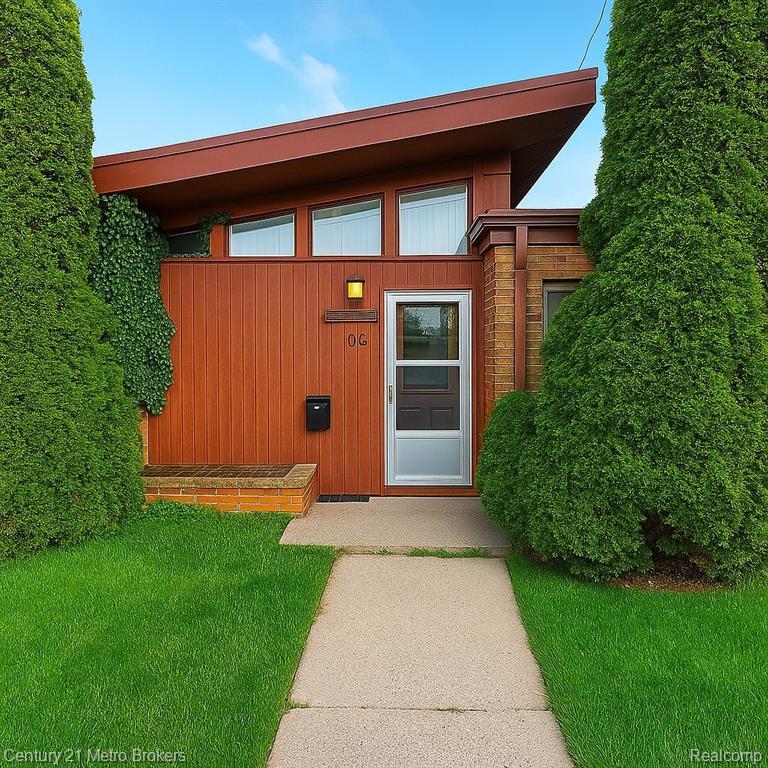 106 N Marquette Street, Durand, MI 48429 — front exterior