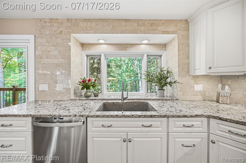 5458 Lake Ridge Drive, Brighton, MI 48116 — Photo 15