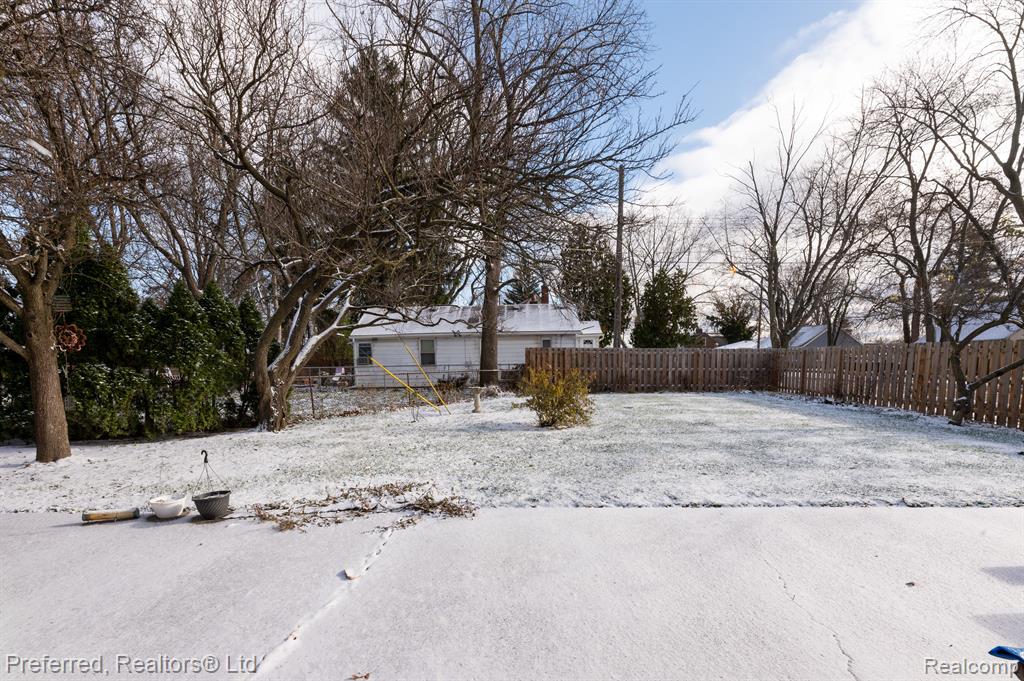 4565 UNIVERSAL Street, Dearborn Heights, MI 48125 — Photo 24