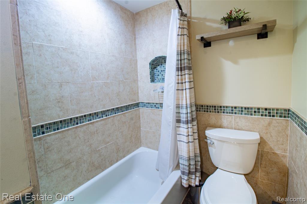 4300 Connie Drive, Sterling Heights, MI 48310 — Photo 13