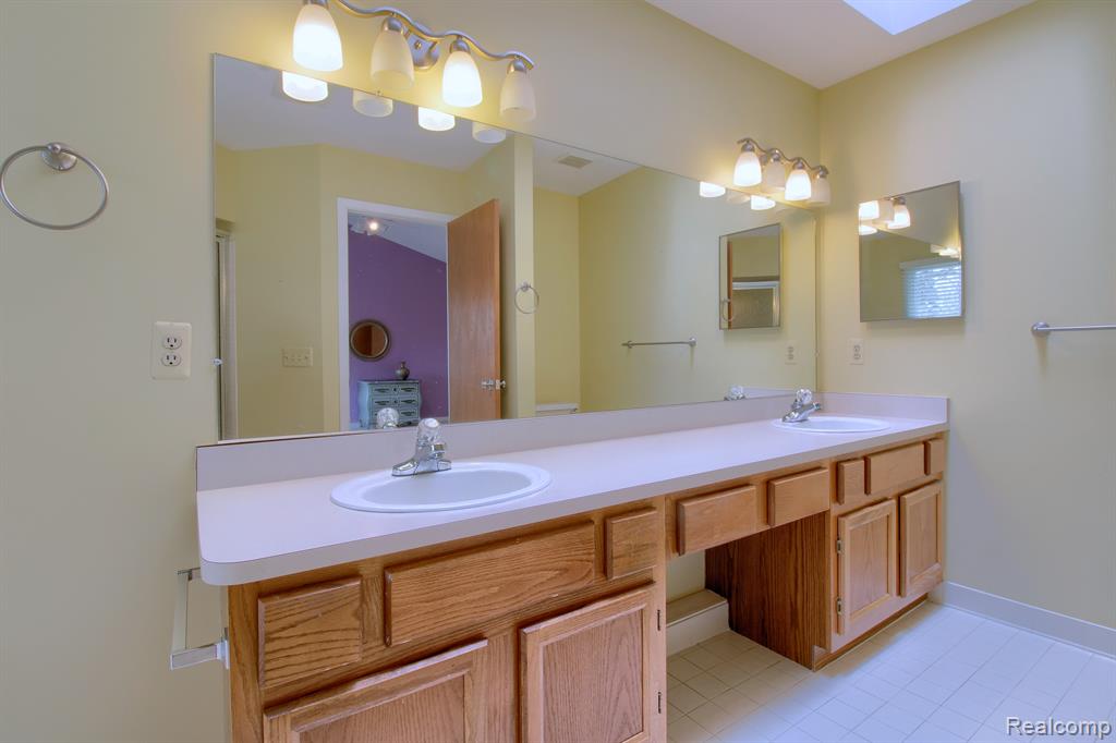 9362 EASTWIND Drive, Livonia, MI 48150 — Photo 20