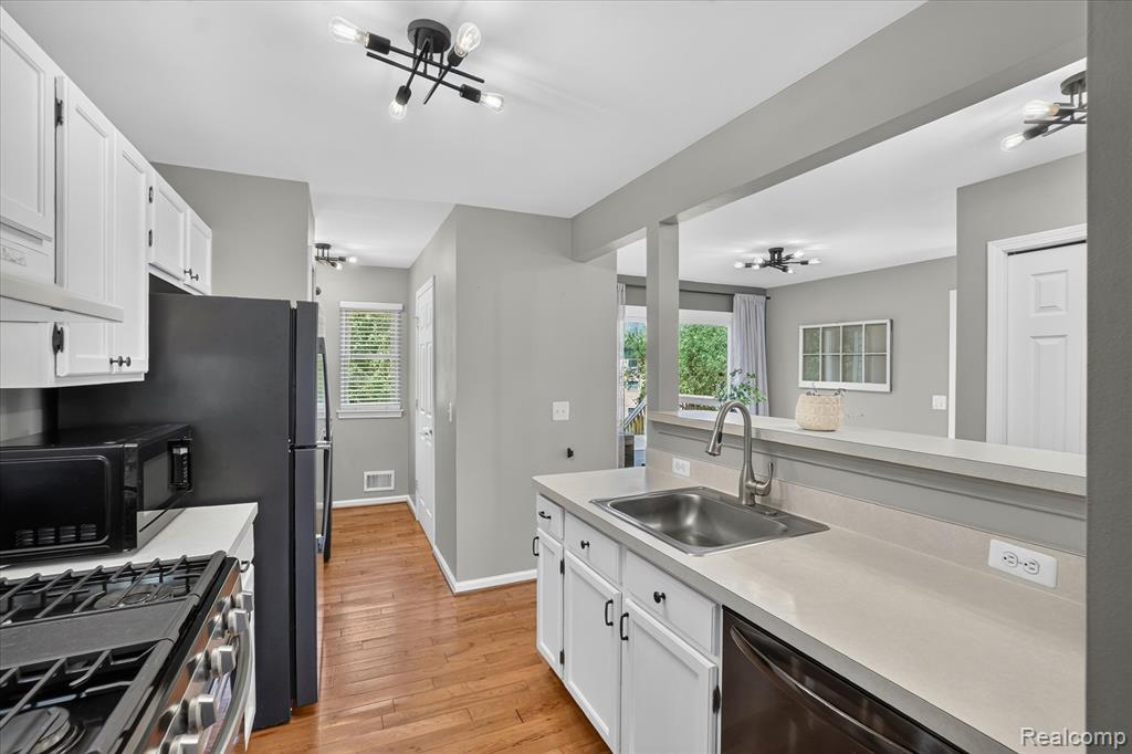 452 Waverly Lane, Howell, MI 48843 — Photo 11