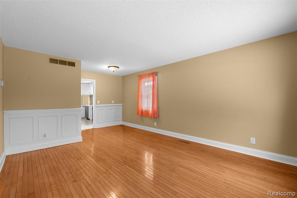 4205 Harding Street, Dearborn Heights, MI 48125 — Photo 5