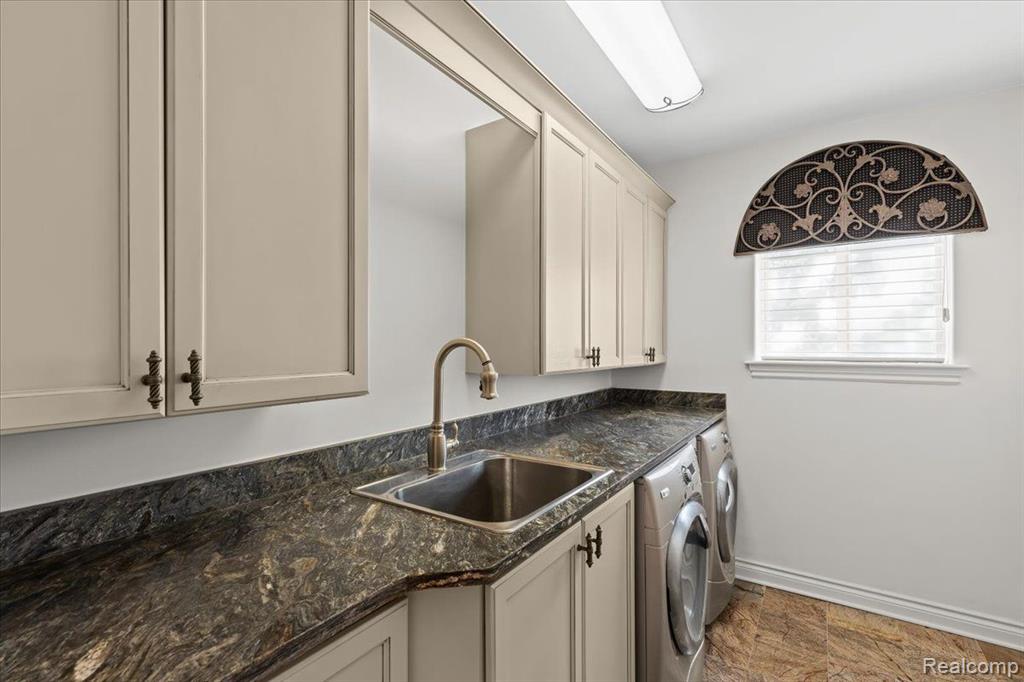 8393 BOULDER SHORES Drive, South Lyon, MI 48178 — Photo 22