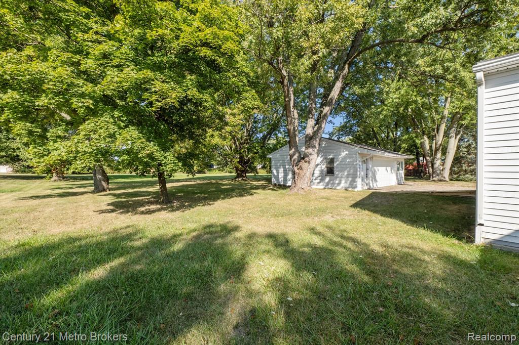 4460 Torrey Road, Flint, MI 48507 — Photo 35