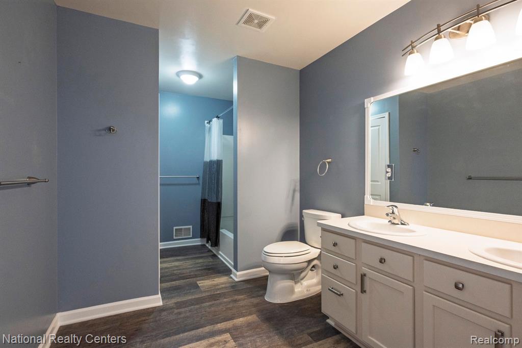 693 ABBINGTON Court, Howell, MI 48843 — Photo 17