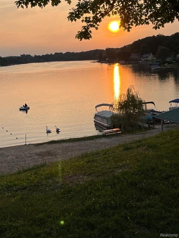 962 Hidden Valley Drive, Lake Orion, MI 48362 — Photo 45