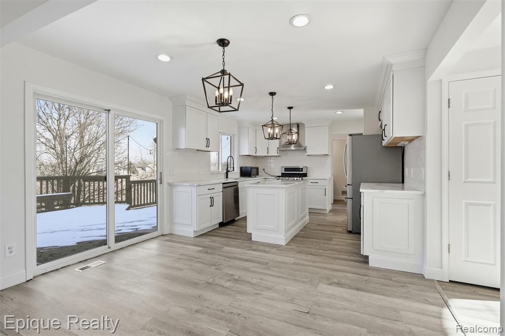 7858 Turrillium Lane, Waterford, MI 48327 — Photo 9