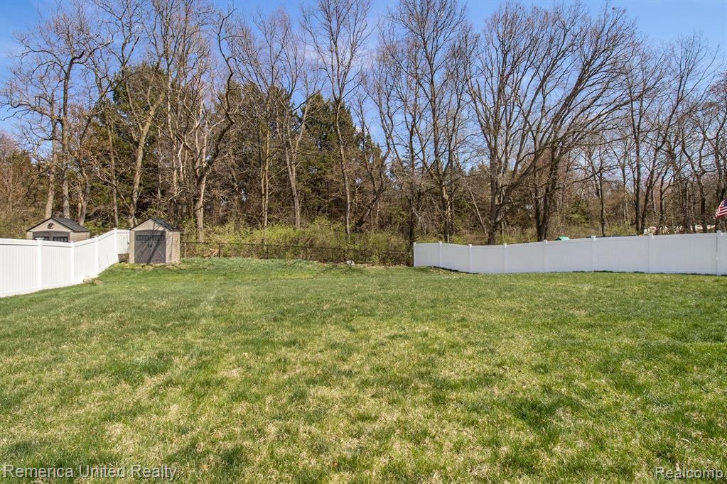 3652 AMBER OAKS Drive, Howell, MI 48855 — Photo 24