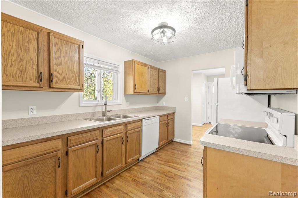 5051 Sashabaw Road, Clarkston, MI — Photo 10