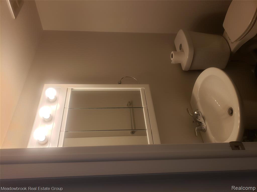 8679 Kennedy Circle N, 2, Warren, MI 48093 — Photo 10