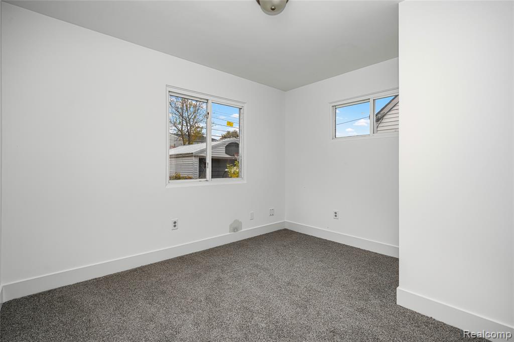 975 E Barrett Avenue, Madison Heights, MI 48071 — Photo 18