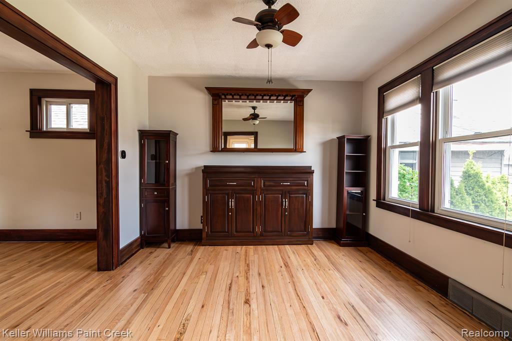 606 N CENTER Street, Royal Oak, MI 48067 — Photo 20
