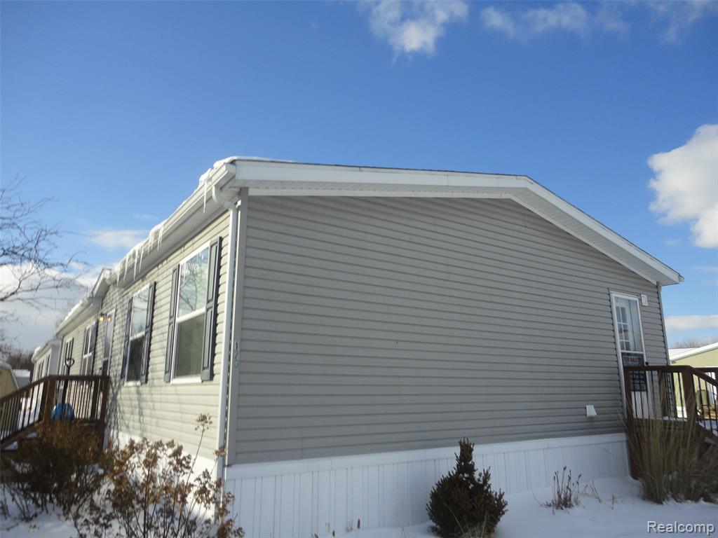 170 Newbury, Adrian, MI 49221 — Photo 2