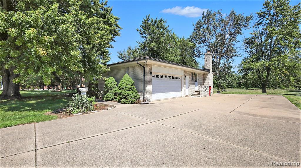 50600 ROMEO PLANK Road, Macomb, MI 48044 — Photo 16