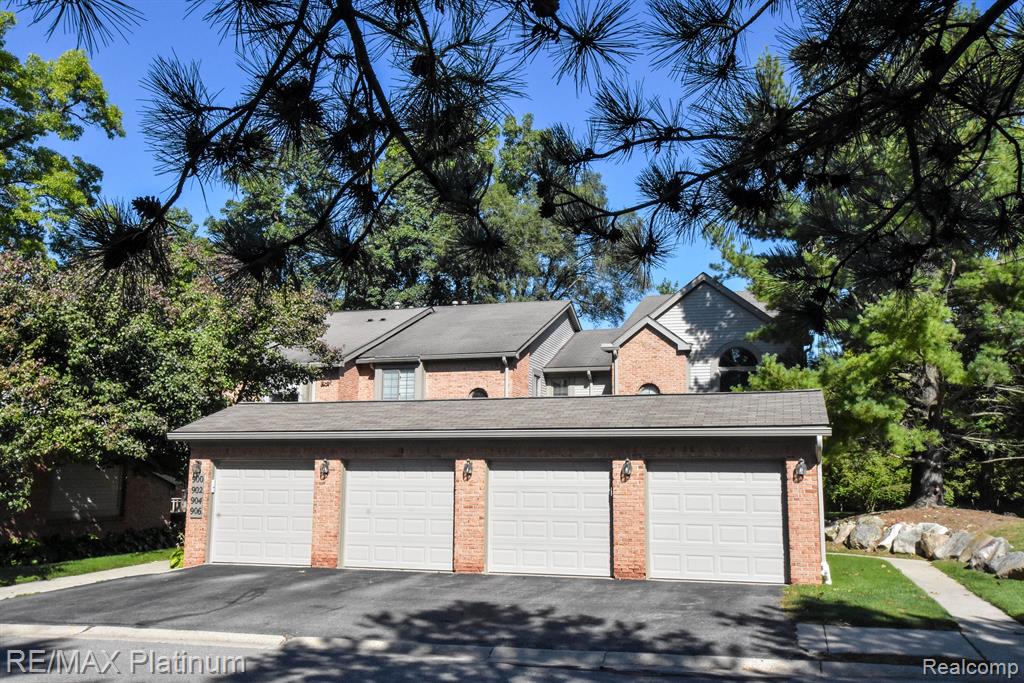 900 RIDGE, Brighton, MI 48116 — Photo 3