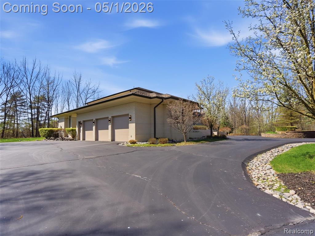 8390 Warwick Groves Court, Grand Blanc, MI 48439 — Photo 8
