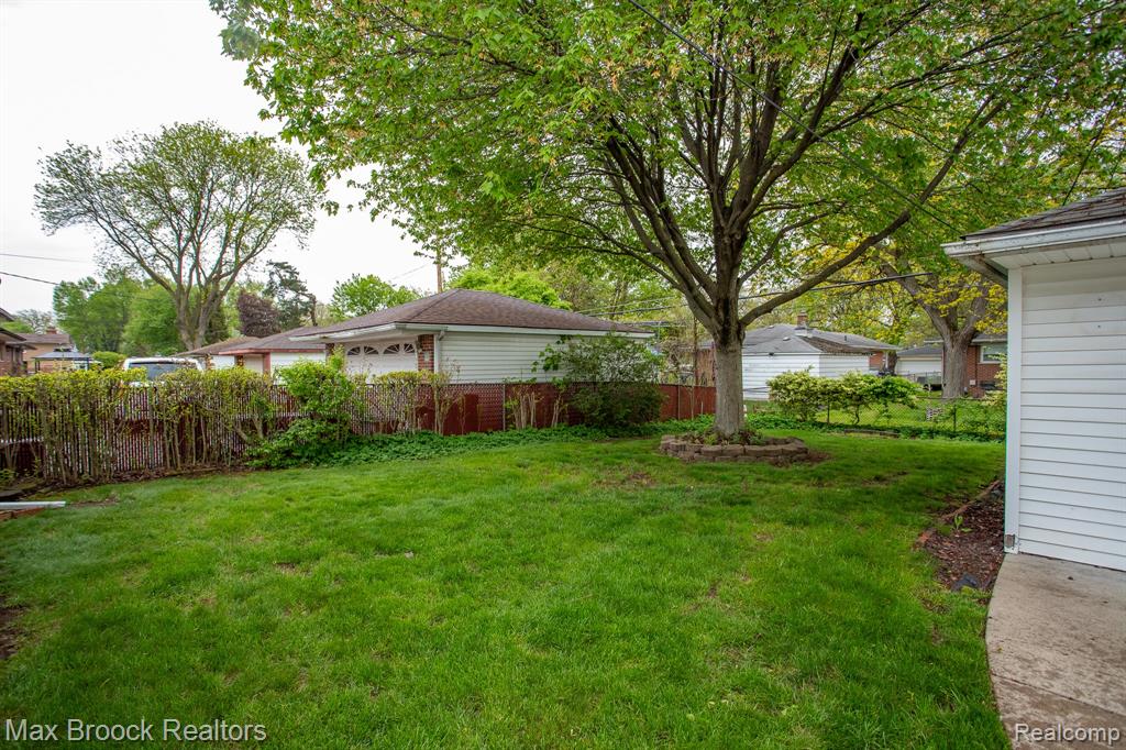 13565 Dixie, Redford, MI 48239 — Photo 38
