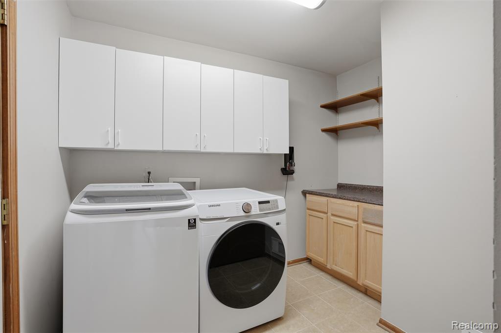 8876 Wintercove Drive, Commerce Twp, MI 48382 — Photo 35