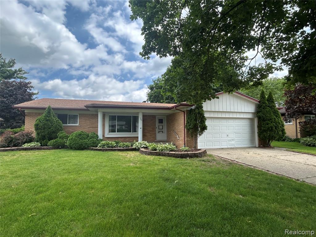 129 Pleasant Lake Drive, Waterford, MI 48327 — front exterior