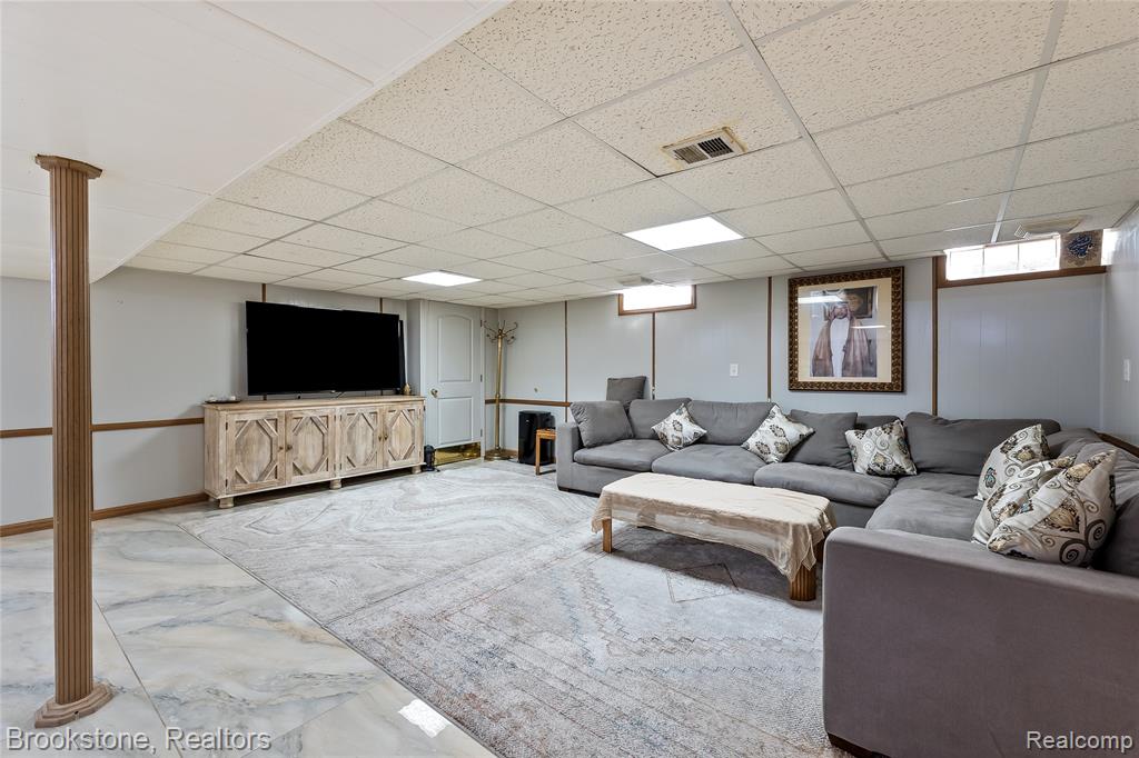 6921 Robindale Avenue, Dearborn Heights, MI 48127 — Photo 31