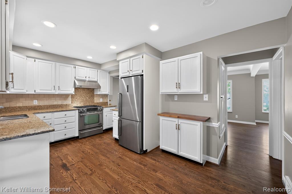 1681 Oxford Road, Grosse Pointe Woods, MI 48236 — Photo 9