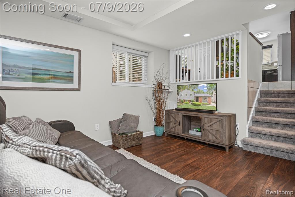 42118 Villanova Drive, Sterling Heights, MI 48313 — Photo 34