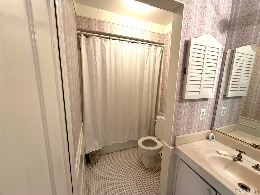 671 E Fox Hills Drive, Bloomfield Hills, MI 48304 — Photo 13