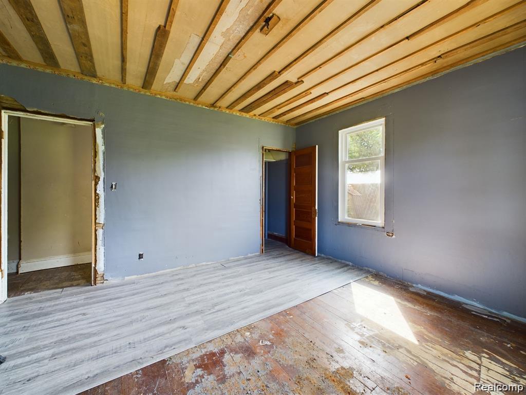 821 M L King Avenue, Flint, MI 48503 — Photo 35