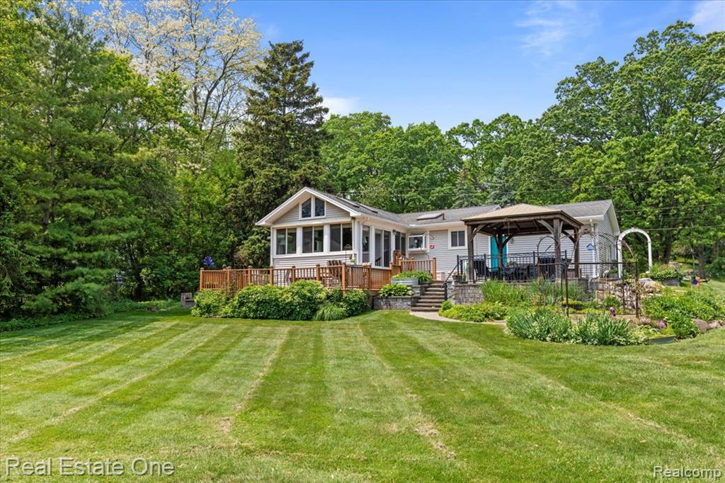 5900 Wellington Drive, Clarkston, MI — Photo 2