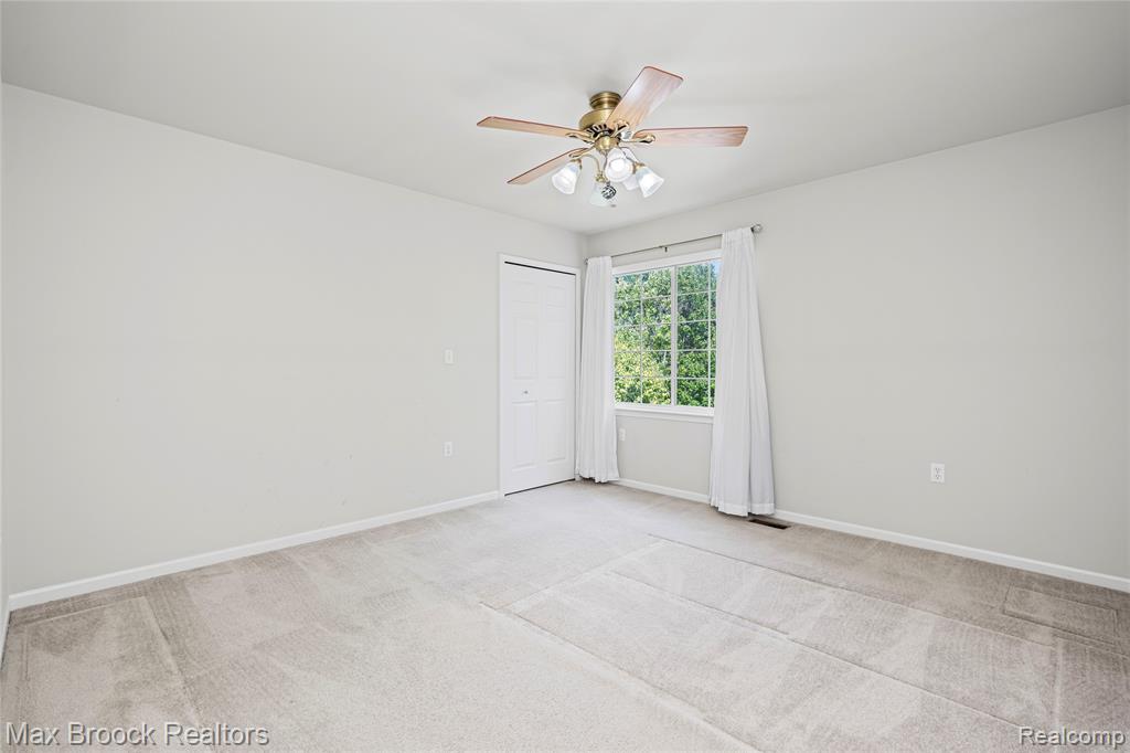 71 DONNA Court, Waterford, MI 48327 — Photo 19
