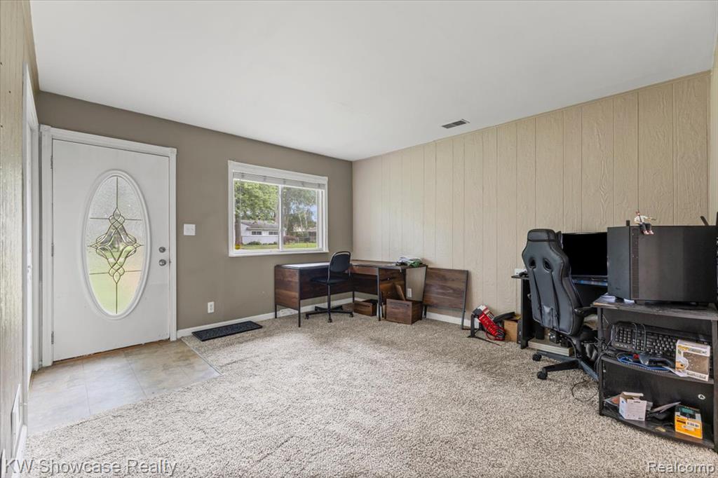 964 Daffodil Drive, Waterford, MI 48327 — Photo 29