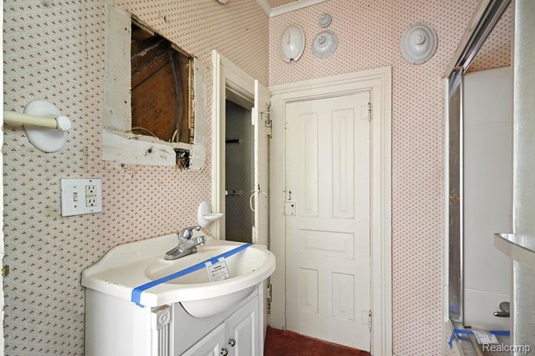 8127 Vassar Road, Grand Blanc, MI 48439 — Photo 18