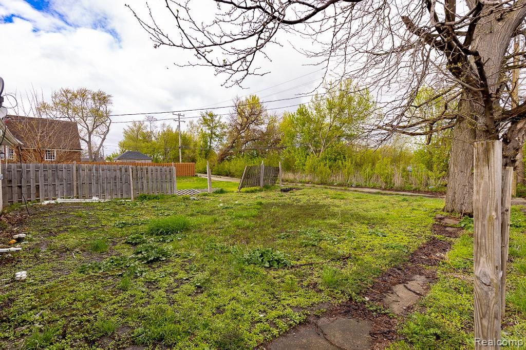 564 Marquette Drive, Detroit, MI 48214 — Photo 28