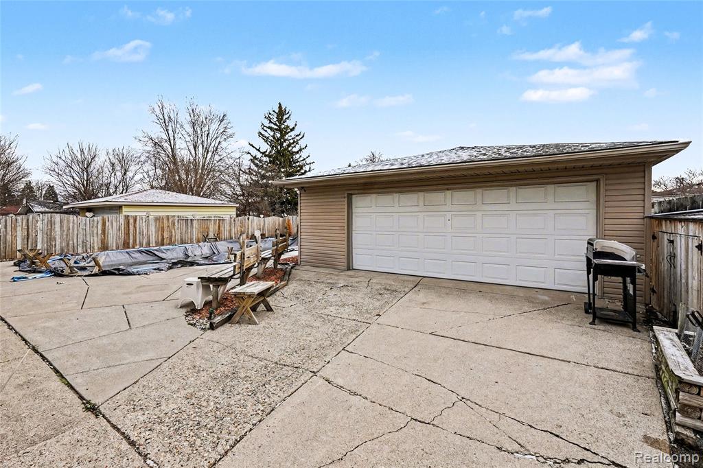 41174 Bernard Drive, Sterling Heights, MI 48313 — Photo 40