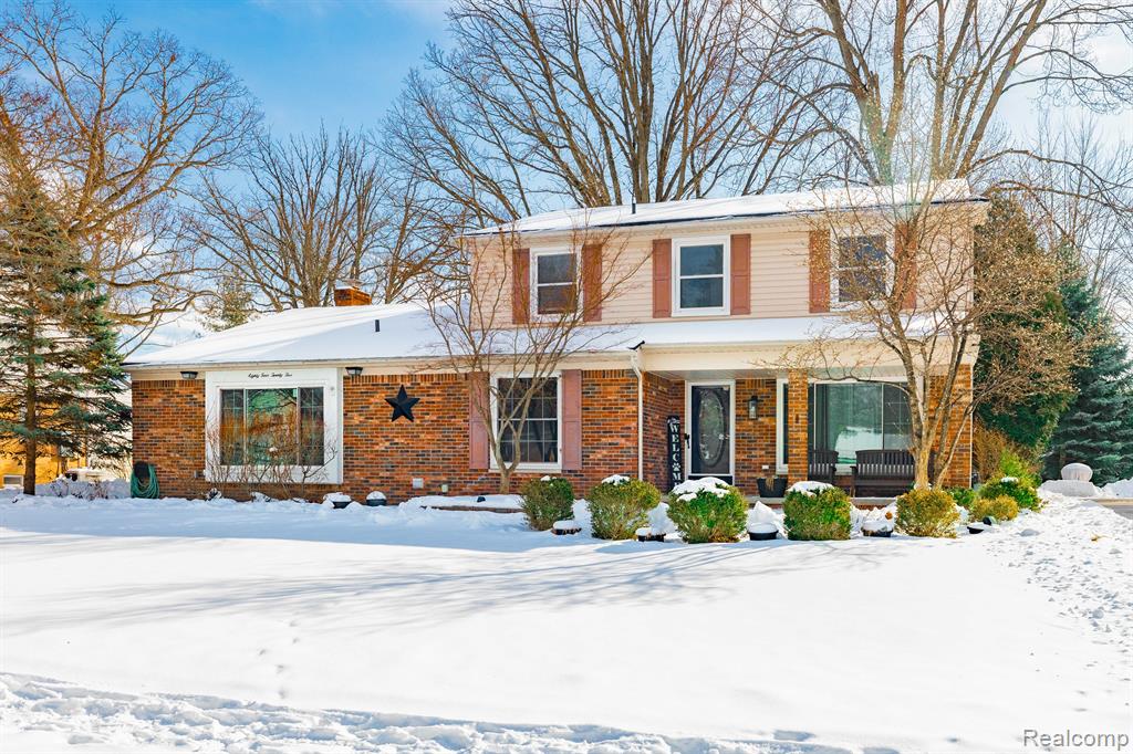 8425 HAMPTON Road, Grosse Ile, MI 48138 — front exterior