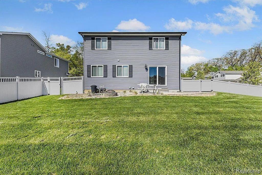 6576 SKYLAR Lane, Waterford, MI 48327 — Photo 3
